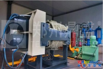 十九大報告中明確指出:“建設生態文明是中華民族永續發展的千年大計”,而污泥的無害化與資源化處置問題備受關注。” 大環境下 污泥壓濾機廠家銷量出現新高峰